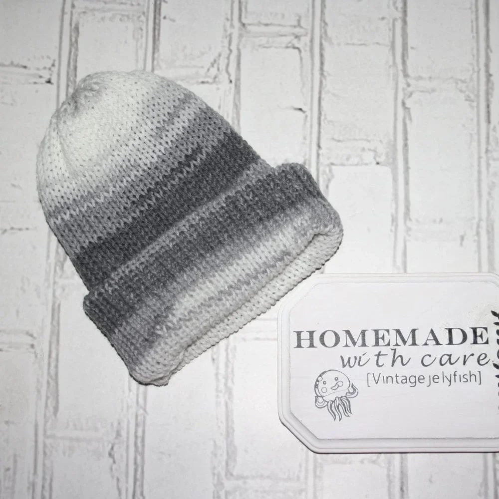 🤍 GRAY + WHITE STRIPED BEANIE · TODDLER 🤍